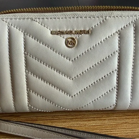 Michael Kors Blush Quilted Wristlet - Picture 5 of 12